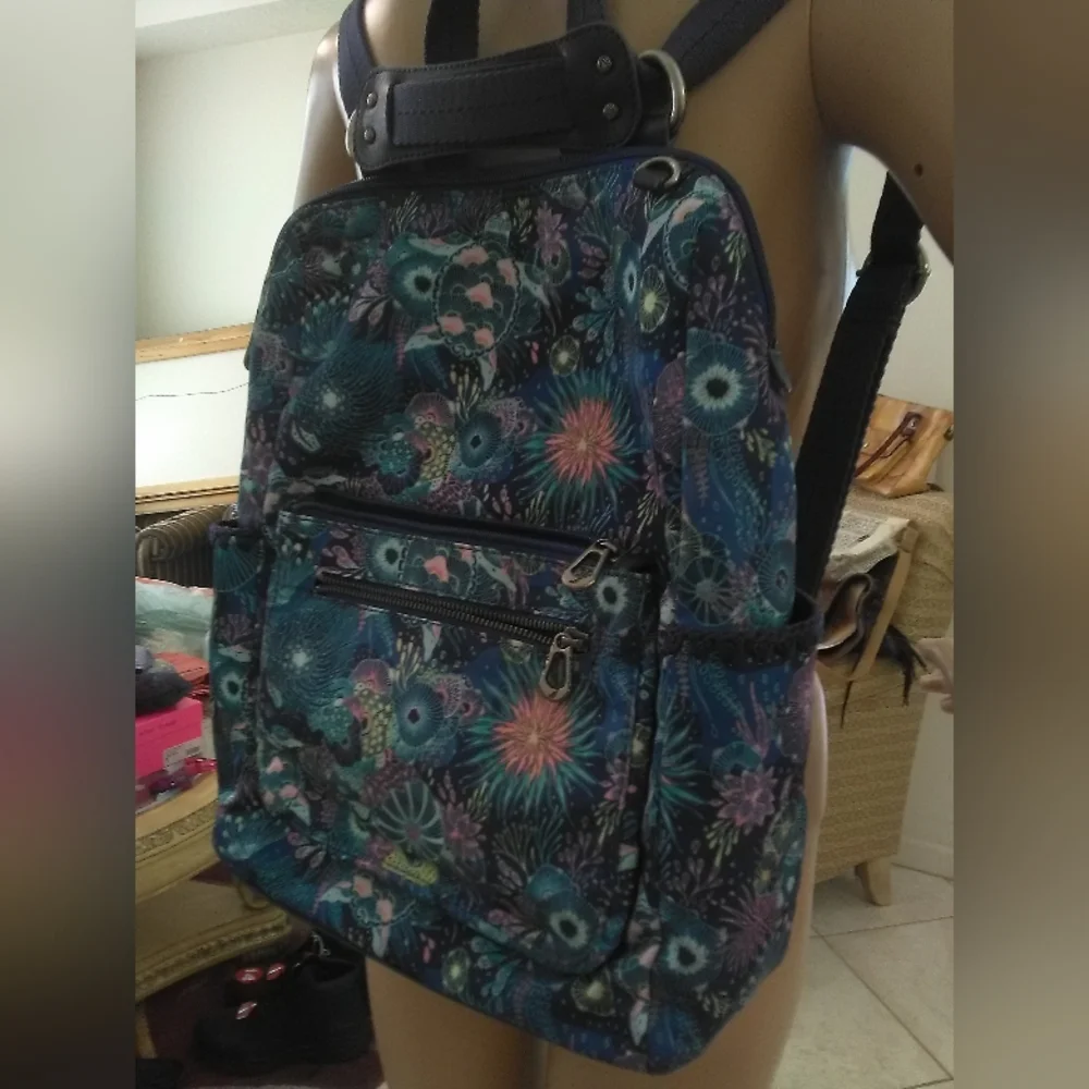 BNWOT SAKROOTS Floral Blue Backpack 5 OUTER PKTS ADJ. STRAPS (REG. SIZE) 15X13X5 - Picture 10 of 13